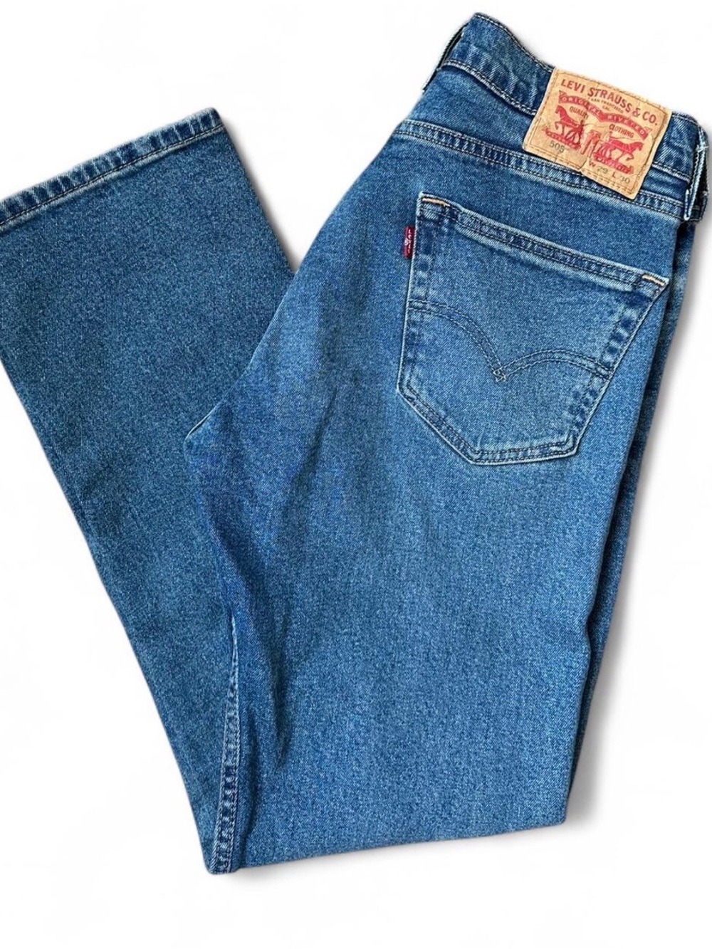 Levi's Men's Relaxed Straight Jeans in Medium Blue Denim
